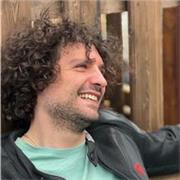 Pianista con esperienza decennale nel campo dell'insegnamento! Che tu abbia 5 o 100 anni non è mai troppo tardi per iniziare!